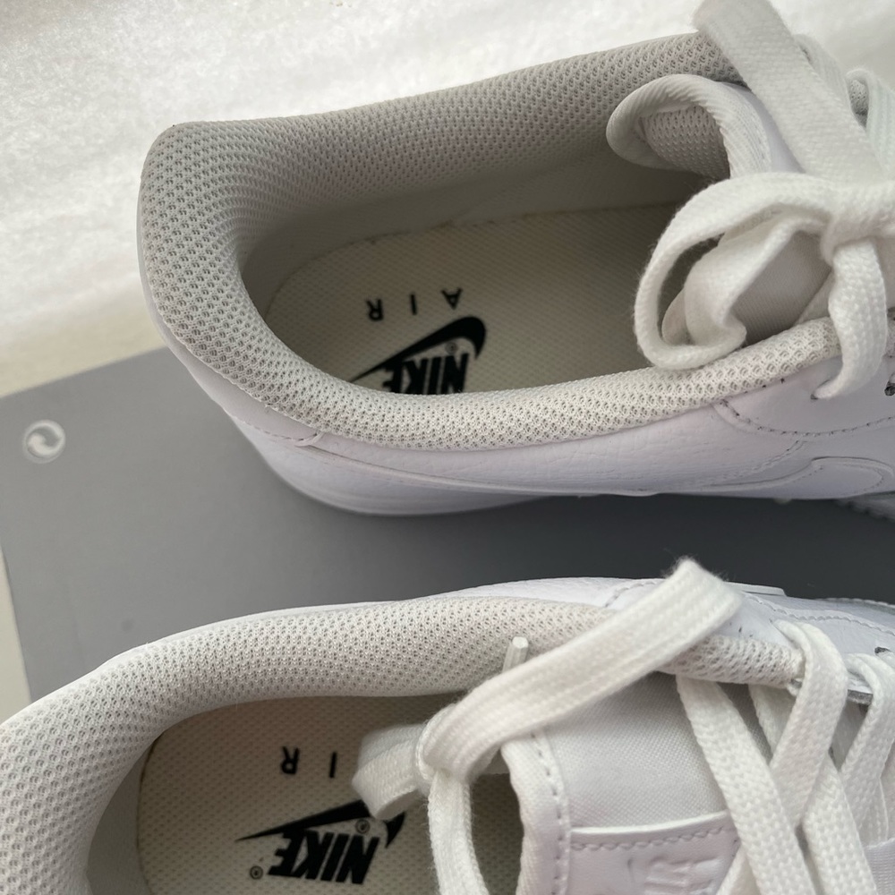 NWT Nike Women’s Air Force 1 ‘07 SE Shoes Size: 10 - Picture 4 of 13